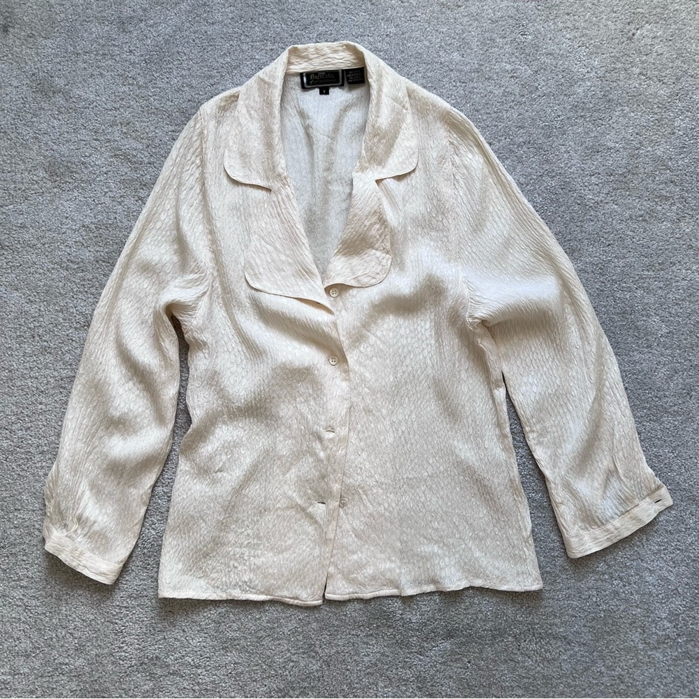 Britches of Georgetowne Vintage Cream Silk Textured Lapel Blouse Shirt